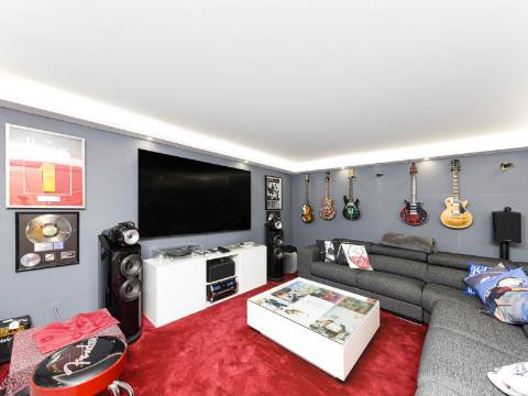 VALE FORMOSO - Exclusiva Moradia T4+1 no Condomínio 'The Crest'