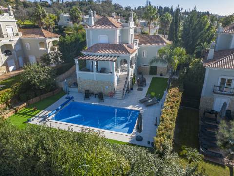 VALE FORMOSO - Exclusiva Moradia T4+1 no Condomínio 'The Crest'