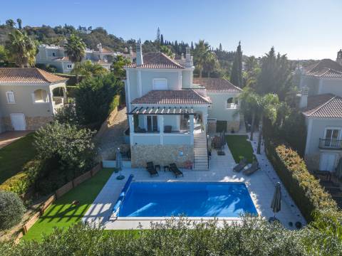 VALE FORMOSO - Exclusiva Moradia T4+1 no Condomínio 'The Crest'