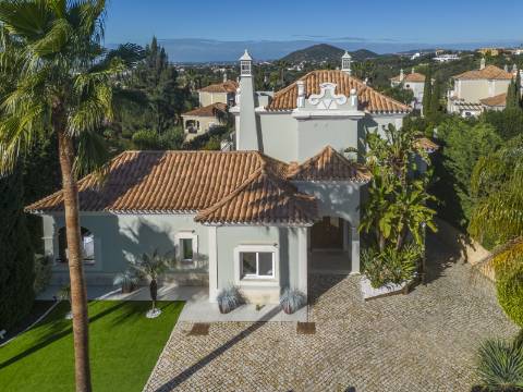 VALE FORMOSO - Exclusiva Moradia T4+1 no Condomínio 'The Crest'