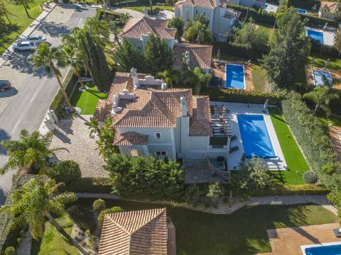 VALE FORMOSO - Exclusiva Moradia T4+1 no Condomínio 'The Crest'