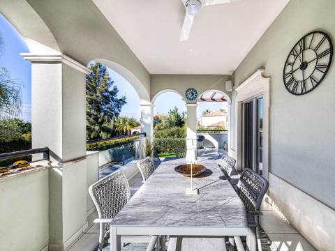 VALE FORMOSO - Exclusiva Moradia T4+1 no Condomínio 'The Crest'