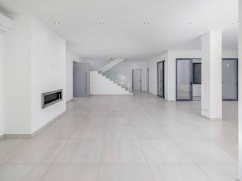 VALE DO LOBO - Moradia contemporânea com 5 suites e vista mar