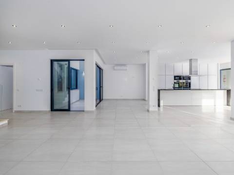 VALE DO LOBO - Moradia contemporânea com 5 suites e vista mar