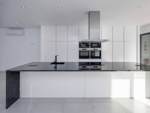 VALE DO LOBO - Moradia contemporânea com 5 suites e vista mar