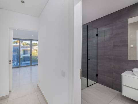 VALE DO LOBO - Moradia contemporânea com 5 suites e vista mar