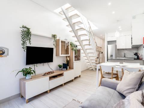 Quarteira - Duplex de 1 quarto com terraço espaçoso, totalmente remodelado