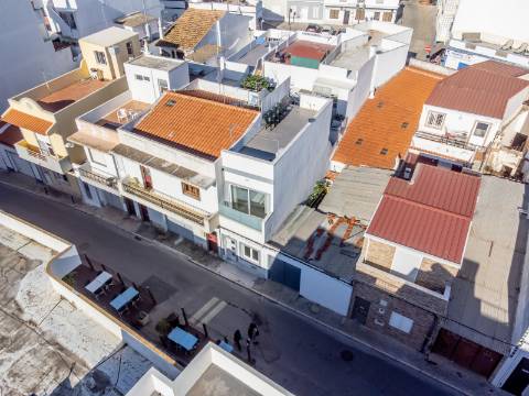 Quarteira - Duplex de 1 quarto com terraço espaçoso, totalmente remodelado