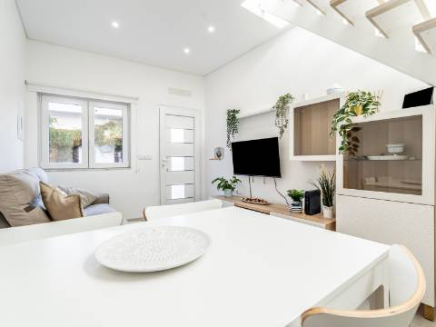 Quarteira - Duplex de 1 quarto com terraço espaçoso, totalmente remodelado