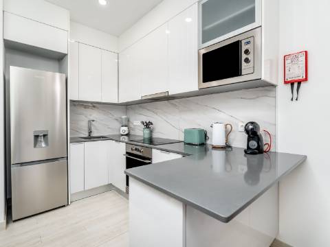 Quarteira - Duplex de 1 quarto com terraço espaçoso, totalmente remodelado