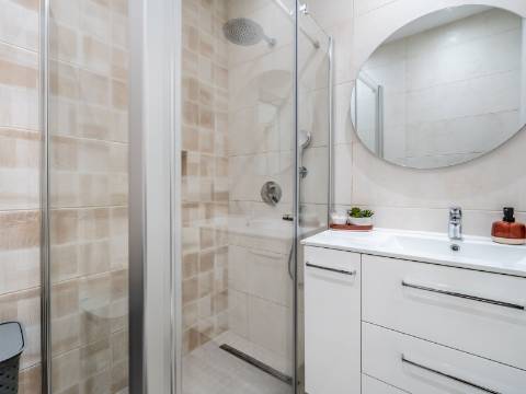 Quarteira - Duplex de 1 quarto com terraço espaçoso, totalmente remodelado