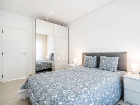 Quarteira - Duplex de 1 quarto com terraço espaçoso, totalmente remodelado