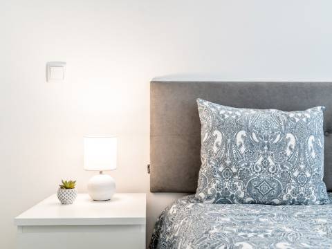 Quarteira - Duplex de 1 quarto com terraço espaçoso, totalmente remodelado