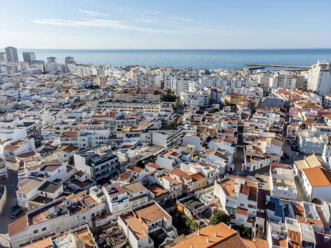 Quarteira - Duplex de 1 quarto com terraço espaçoso, totalmente remodelado