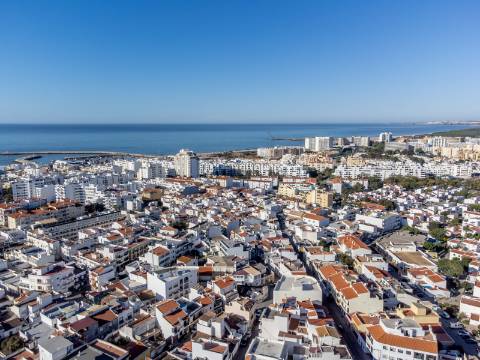 Quarteira - Duplex de 1 quarto com terraço espaçoso, totalmente remodelado