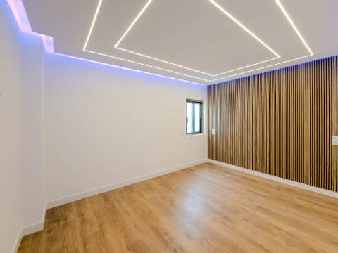 Quarteira - Apartamento T2 renovado - Frente MAR