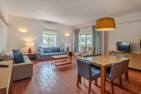 Vilamoura - Apartamento T3 com espaçoso terraço, piscina e jardim comuns