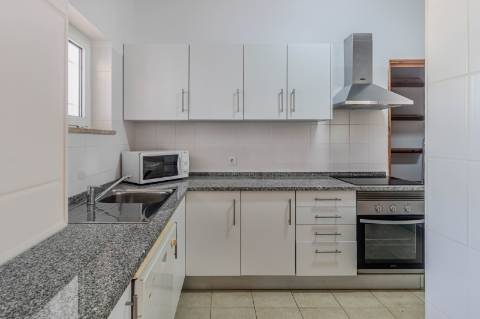 Vilamoura - Apartamento T3 com espaçoso terraço, piscina e jardim comuns