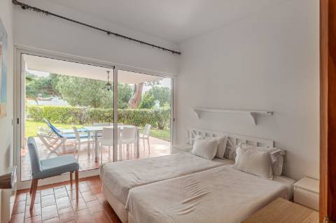 Vilamoura - Apartamento T3 com espaçoso terraço, piscina e jardim comuns