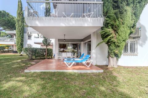Vilamoura - Apartamento T3 com espaçoso terraço, piscina e jardim comuns