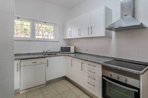 Vilamoura - Apartamento T3 com espaçoso terraço, piscina e jardim comuns