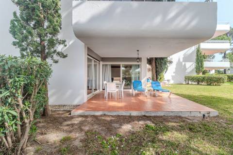 Vilamoura - Apartamento T3 com espaçoso terraço, piscina e jardim comuns