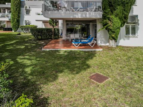 Vilamoura - Apartamento T3 com espaçoso terraço, piscina e jardim comuns