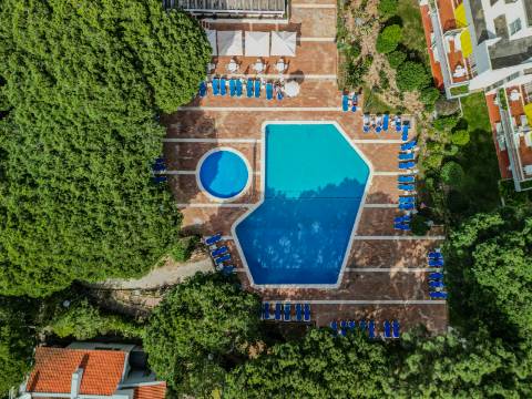 Vilamoura - Apartamento T3 com espaçoso terraço, piscina e jardim comuns