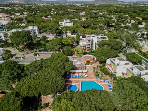 Vilamoura - Apartamento T3 com espaçoso terraço, piscina e jardim comuns