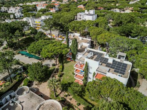 Vilamoura - Apartamento T3 com espaçoso terraço, piscina e jardim comuns