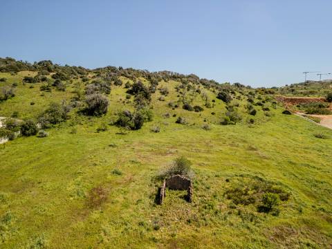 Praia da Luz- Terreno c/ projecto aprovado para uma moradia
S. Gonçalo, Lagos