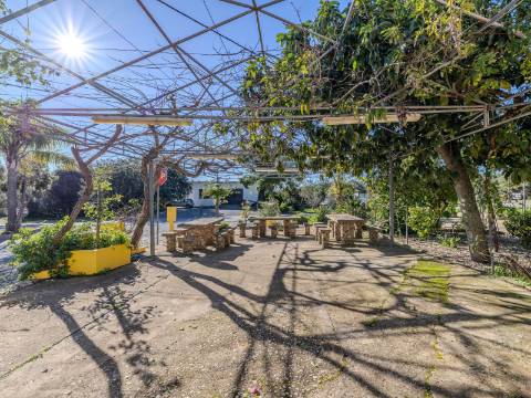 Benafim - Restaurante em Funcionamento com Zona Habitacional (4 Quartos + 1 Quarto)