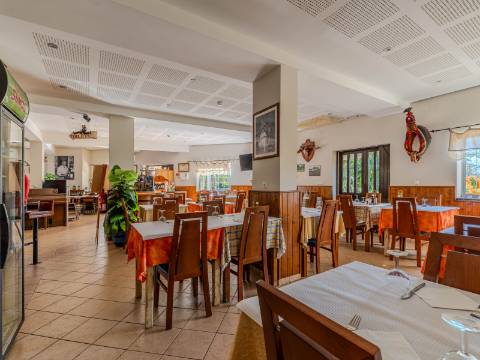 Benafim - Restaurante em Funcionamento com Zona Habitacional (4 Quartos + 1 Quarto)