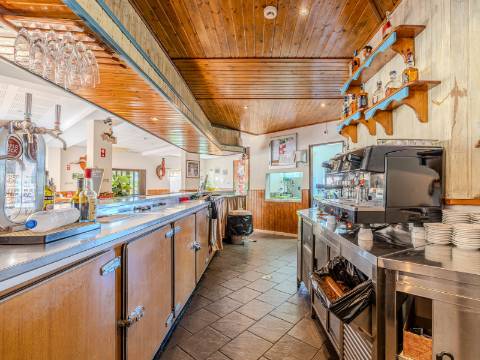 Benafim - Restaurante em Funcionamento com Zona Habitacional (4 Quartos + 1 Quarto)