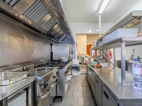 Benafim - Restaurante em Funcionamento com Zona Habitacional (4 Quartos + 1 Quarto)