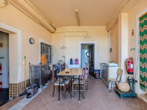 Benafim - Restaurante em Funcionamento com Zona Habitacional (4 Quartos + 1 Quarto)