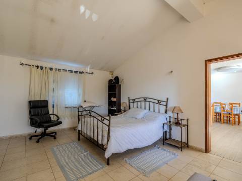 Benafim - Restaurante em Funcionamento com Zona Habitacional (4 Quartos + 1 Quarto)