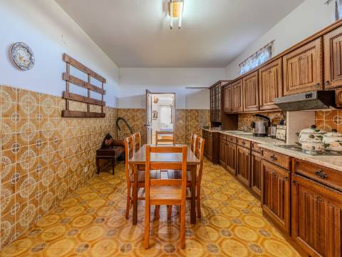 Benafim - Restaurante em Funcionamento com Zona Habitacional (4 Quartos + 1 Quarto)