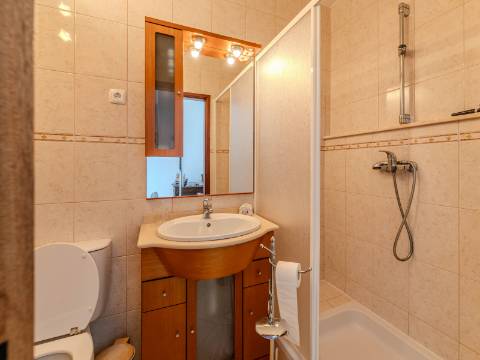 Benafim - Restaurante em Funcionamento com Zona Habitacional (4 Quartos + 1 Quarto)