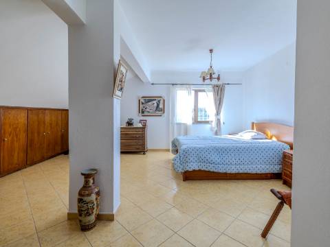 Benafim - Restaurante em Funcionamento com Zona Habitacional (4 Quartos + 1 Quarto)