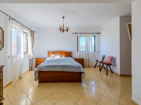 Benafim - Restaurante em Funcionamento com Zona Habitacional (4 Quartos + 1 Quarto)