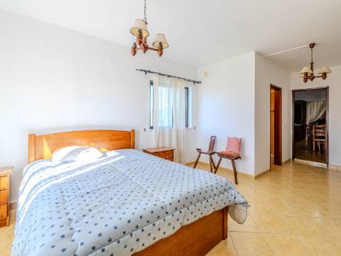 Benafim - Restaurante em Funcionamento com Zona Habitacional (4 Quartos + 1 Quarto)