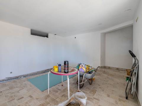 Benafim - Restaurante em Funcionamento com Zona Habitacional (4 Quartos + 1 Quarto)