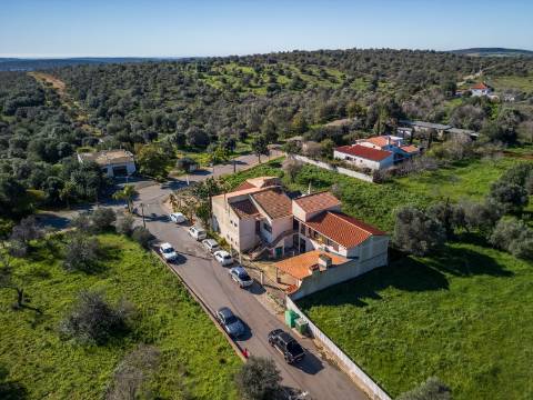 Benafim - Restaurante em Funcionamento com Zona Habitacional (4 Quartos + 1 Quarto)