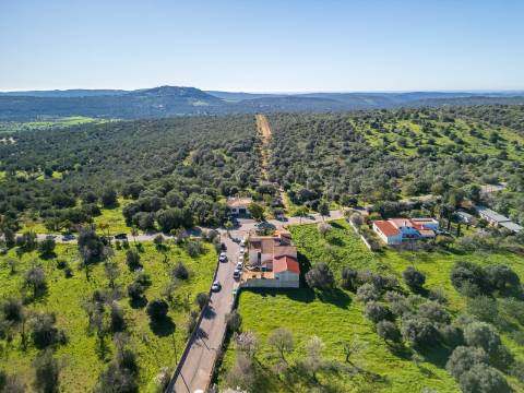 Benafim - Restaurante em Funcionamento com Zona Habitacional (4 Quartos + 1 Quarto)