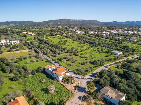 Benafim - Restaurante em Funcionamento com Zona Habitacional (4 Quartos + 1 Quarto)