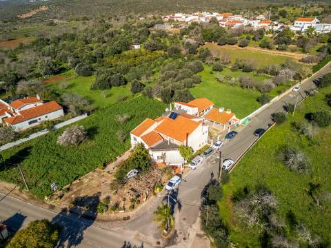 Benafim - Restaurante em Funcionamento com Zona Habitacional (4 Quartos + 1 Quarto)