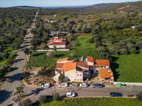 Benafim - Restaurante em Funcionamento com Zona Habitacional (4 Quartos + 1 Quarto)