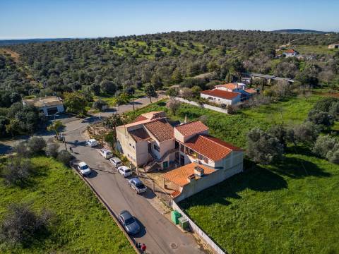 Benafim - Restaurante em Funcionamento com Zona Habitacional (4 Quartos + 1 Quarto)