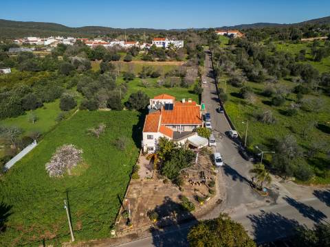 Benafim - Restaurante em Funcionamento com Zona Habitacional (4 Quartos + 1 Quarto)